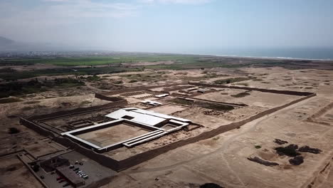 Vista-Aérea-Del-Sitio-Arqueológico-De-Chan-Chan-En-Perú