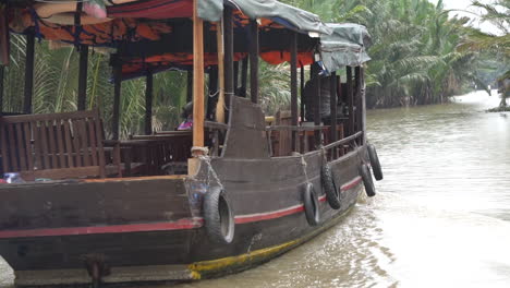 Local-Transpostation-in-Mekong-River-Delta-Vietnam