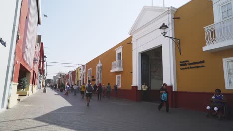 Local-Pedestrians-Walking-Along-Street-In-Lima,-Peru