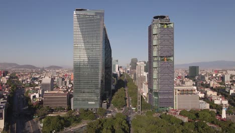Rascacielos-De-La-Ciudad-De-México-En-El-Paseo-Marítimo-De-La-Avenida-Reforma,-Vista-Aérea