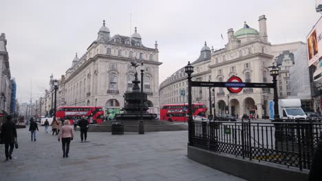 Piccadilly-Circus-Square-Am-Morgen