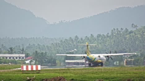 Cebu-Pacific-Flug-Von-Surigao-City-Nach-Cebu-Bereitet-Sich-Auf-Den-Start-Vor