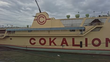 Cokaliong-Fähre-Legte-Im-Hafen-Von-Cebu-In-Visayas,-Philippinen-An