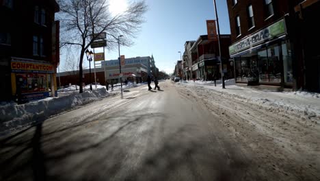 POV-Hyperlapse-Durch-Vereiste-Straßen-Der-Insel-Montreal-Im-Winter-An-Einem-Sonnigen-Tag