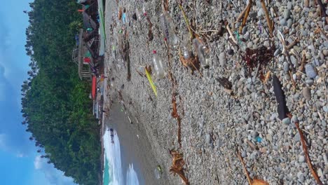 Die-Umweltverschmutzung-Ist-Allzu-Offensichtlich,-Da-Tausende-Von-Plastikflaschen-Den-Strand-Von-Looc-Village-In-Surigao-Del-Norte,-Philippinen,-Verunreinigen