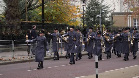 Marcha-De-Banda-De-Soldados-En-London-Street