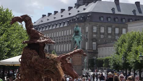 Live-wizard-statue-in-bishop-absalon-square,-slow-motion