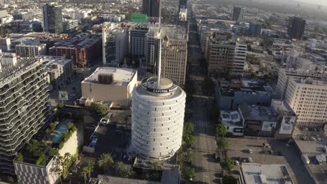 Capitol-Records-Building,-Hollywood,-Los-Angeles,-Kalifornien,-USA