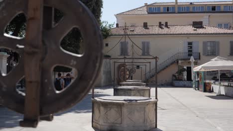 Alter-Brunnen-In-Zadar,-Zeitlupe