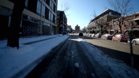 POV-Radfahren-Hyperlapse-Durch-Vereiste-Straßen-Der-Insel-Montreal-Im-Winter-An-Einem-Sonnigen-Tag