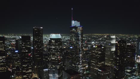 Innenstadt-Von-Los-Angeles,-Kalifornien,-USA,-Stadtbild-Skyline-Bei-Nacht,-Luftaufnahme-Beleuchteter-Wolkenkratzer-Im-Finanzviertel