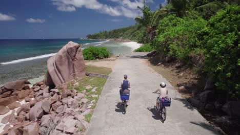 Honeymoon-Couple-Cying-Along-Coast-of-La-Digue-Island,-Seychelles