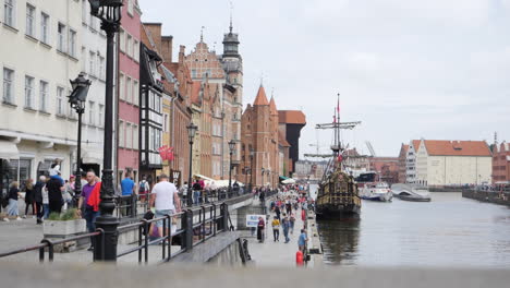 Gdansk-shore-with-many-people-and-medieval-pirate-ship