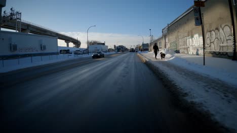 POV-Hyperlapse-Reise-Auf-Nassen-Straßen-Der-Ile-De-Montreal-Im-Winter-An-Einem-Sonnigen-Tag,-Endlich-Das-Ziel-Erreichen