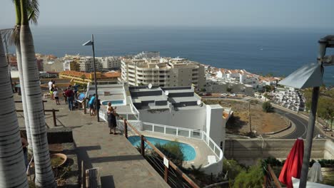 People-taking-pictures-of-the-panoramic-Los-Gigantes-from-the-terrace
