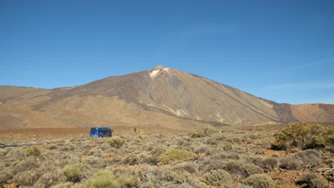 Tour-bus-going-towards-Mount-Teide