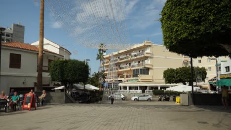 Streetview-with-Christmas-decorations-in-Los-Gigantes-town