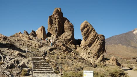 Stairs-leading-up-to-the-big-rock-formation-at-La-Ruleta-Vista-Point