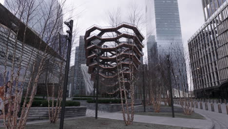 Empty-park-at-Hudson-Yards-by-the-Vessel