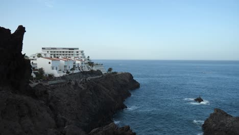 Hotel-on-the-cliffs-in-Los-Gigantes-resort