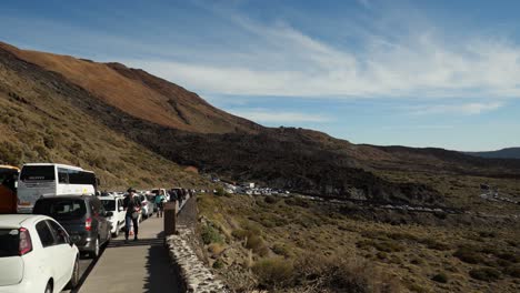 Full-car-park-by-the-cable-car-to-Mount-Teide