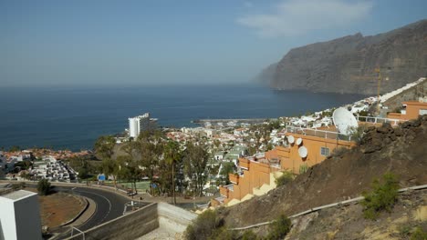 Los-Gigantes-town-and-the-giant-rock-formations-in-background
