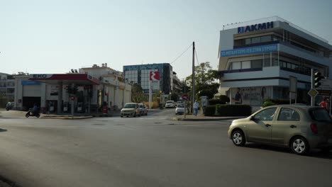 Vielbefahrene-Straße-An-Der-Öko-Tankstelle-In-Rhodos-Stadt