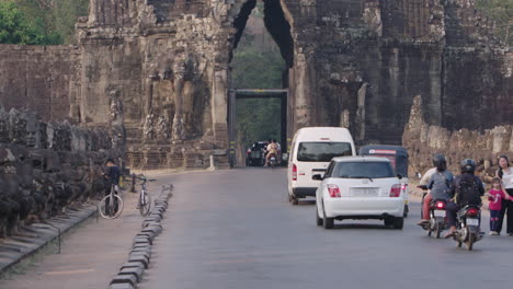 Tilt-down-from-impressive-Statue-at-entrance-Gate-with-road-at-Angkor-Wat