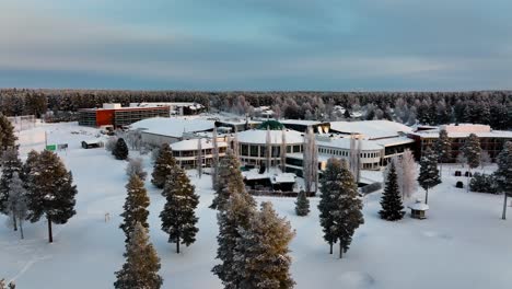 Aerial-view-around-the-Holiday-club-Katinkulta-resort-in-Vuokatti,-Finland---low,-circling,-drone-shot