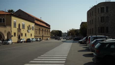 Straßenansicht-In-Der-Nähe-Des-Rathauses-In-Rhodos-Stadt