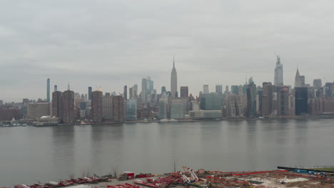 Slow-Pull-out-on-NYC-midtown-Skyline-and-empire-State-building-on-a-cloudy-day-neutral-color-correction