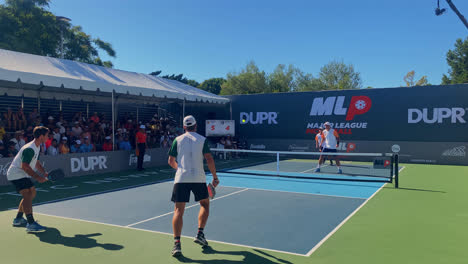 Men´s-doubles-team-match-at-the-MLP-in-Newport-Beach,-California,-USA---fixed-wide-view