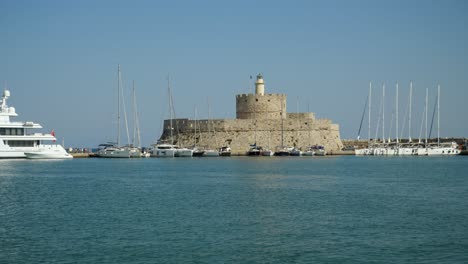 Fort-of-St-Nicholas-with-Lighthouse,-Yachts-and-boats-moored-around-it