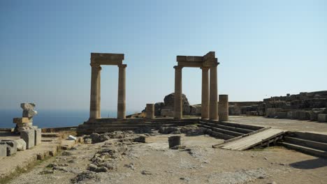 Es-Blieben-Säulen-Der-Akropolis-Von-Lindos,-Keine-Menschen