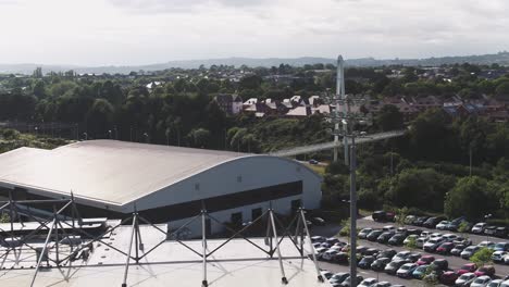 Eine-Aufsteigende-Luftaufnahme-über-Dem-Stadion-Im-Sandy-Park-Zeigt-Das-Grüne-Exeter-Und-Die-A379