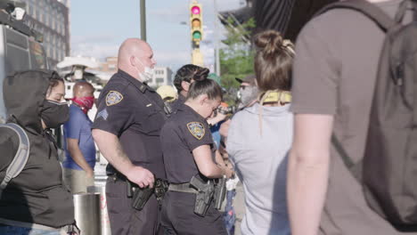 Polizisten-In-Bereitschaft-Während-Der-BLM-Proteste-In-Der-Innenstadt-Von-Brooklyn