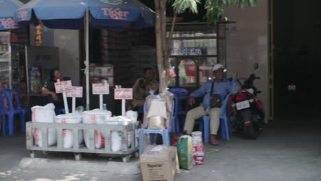 Vendedores-De-Arroz-En-Un-Mercado-Callejero-De-Camboya