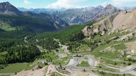 Paso-De-Montaña-Col-Izoard-En-Los-Alpes-Franceses,-Francia---Antena-4k