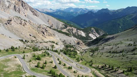 Paso-De-Montaña-De-Los-Alpes-Franceses-Col-Izoard-En-Hautes-Alpes,-Francia---Antena-4k
