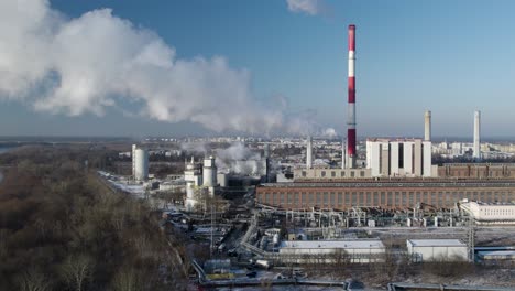 Panoramic-aerial-view-of-the-area-with-the-heat-and-power-plant-in-Warsaw,-Poland