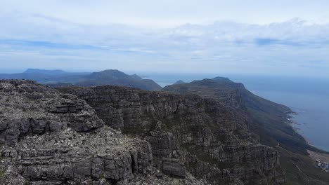 Famous-Flat-topped-Mountain-Near-Cape-Town-City-In-South-Africa