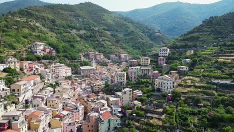 Riomaggiore-Village-and-Colorful-Houses-in-Cinque-Terre,-Vernazza,-La-Spezia,-Liguria,-Italy---Aerial-4k