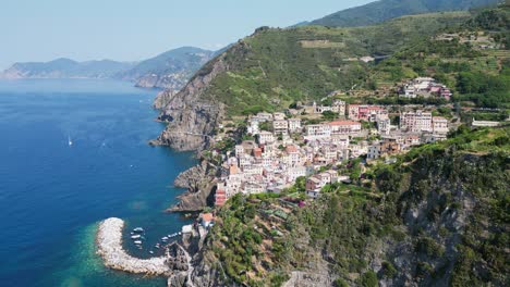 Cinque-Terre-Riomaggiore-Coastal-Village-in-Vernazza,-La-Spezia,-Liguria,-Italy---Aerial-4k