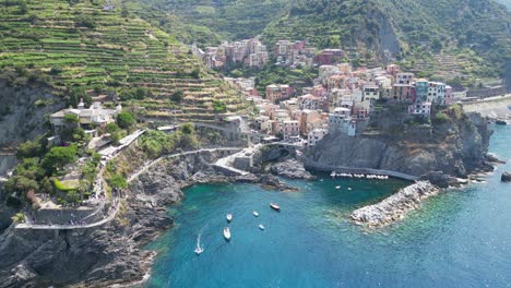 Cinque-Terre-Village-Manarola-in-Vernazza,-La-Spezia,-Liguria,-Italy---Aerial-4k