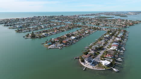 Luxury-waterfront-neighborhood-with-beach-houses-on-Treasure-Island,-Florida