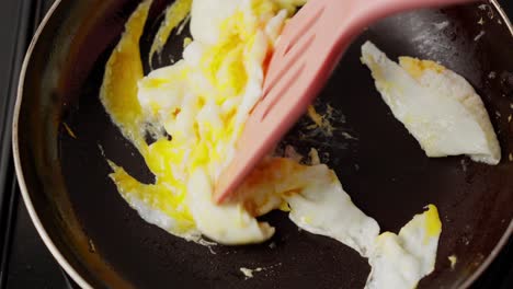 Cooking-Scrambled-Eggs-In-Frying-Pan.-closeup-shot