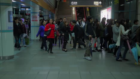 Asian-flow-of-people-changes-platforms-in-public-transport-junction-station