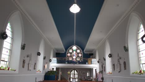 Innenraum-Der-Katholischen-Kirche-Im-Ländlichen-Irland-Castledermot-Kildare