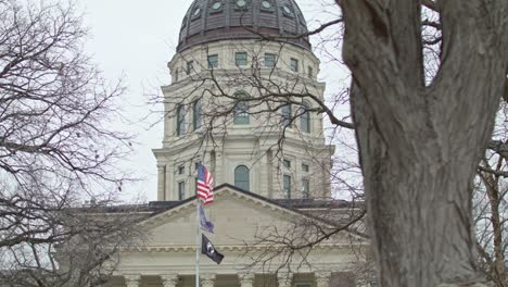 Kansas-state-capitol-building-in-Topeka,-Kansas-with-dolly-close-up-shot-video-moving-right-to-left-in-slow-motion