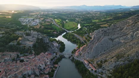 Oberhalb-Des-Flusses-Durance-In-Der-Nähe-Von-Sisteron,-Frankreich